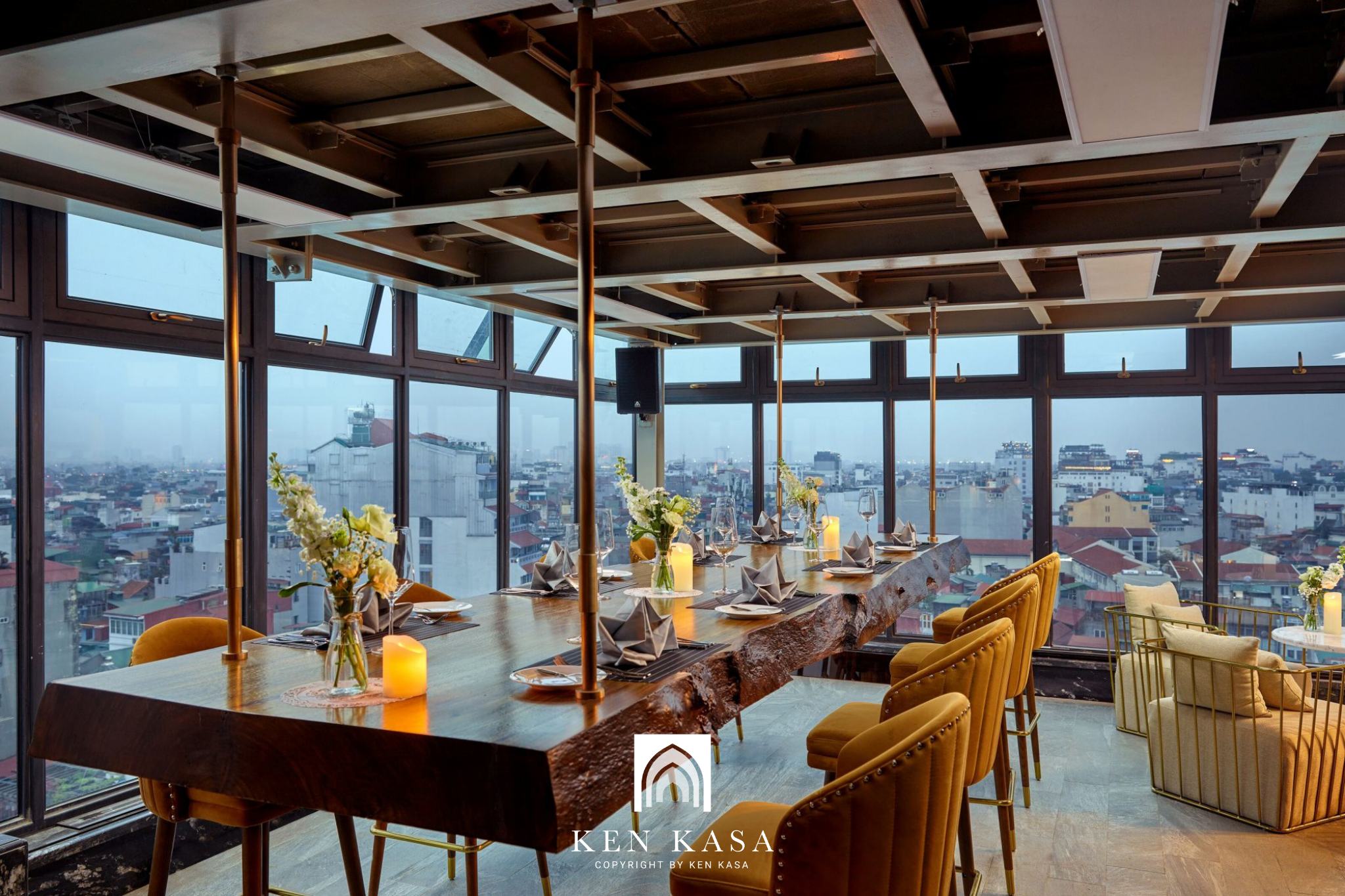 bên trong bar của Peridot Grand Luxury Boutique Hotel