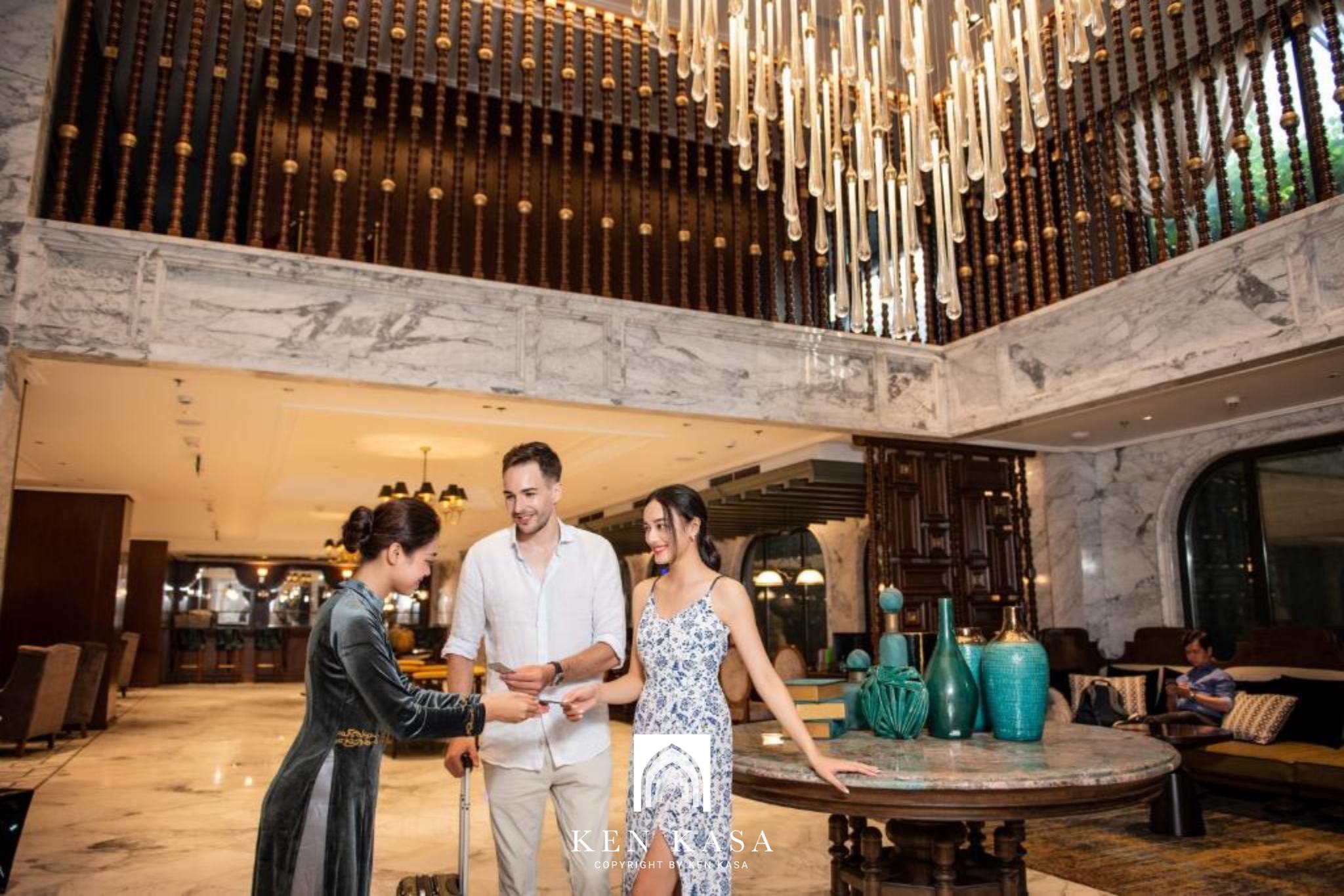 nhân viên của Peridot Grand Luxury Boutique Hotel