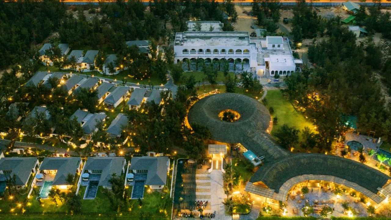 Stelia Beach Resort Phú Yên – kỳ nghỉ Địa Trung Hải giữa biển xanh và những khoảng vườn bình yên.