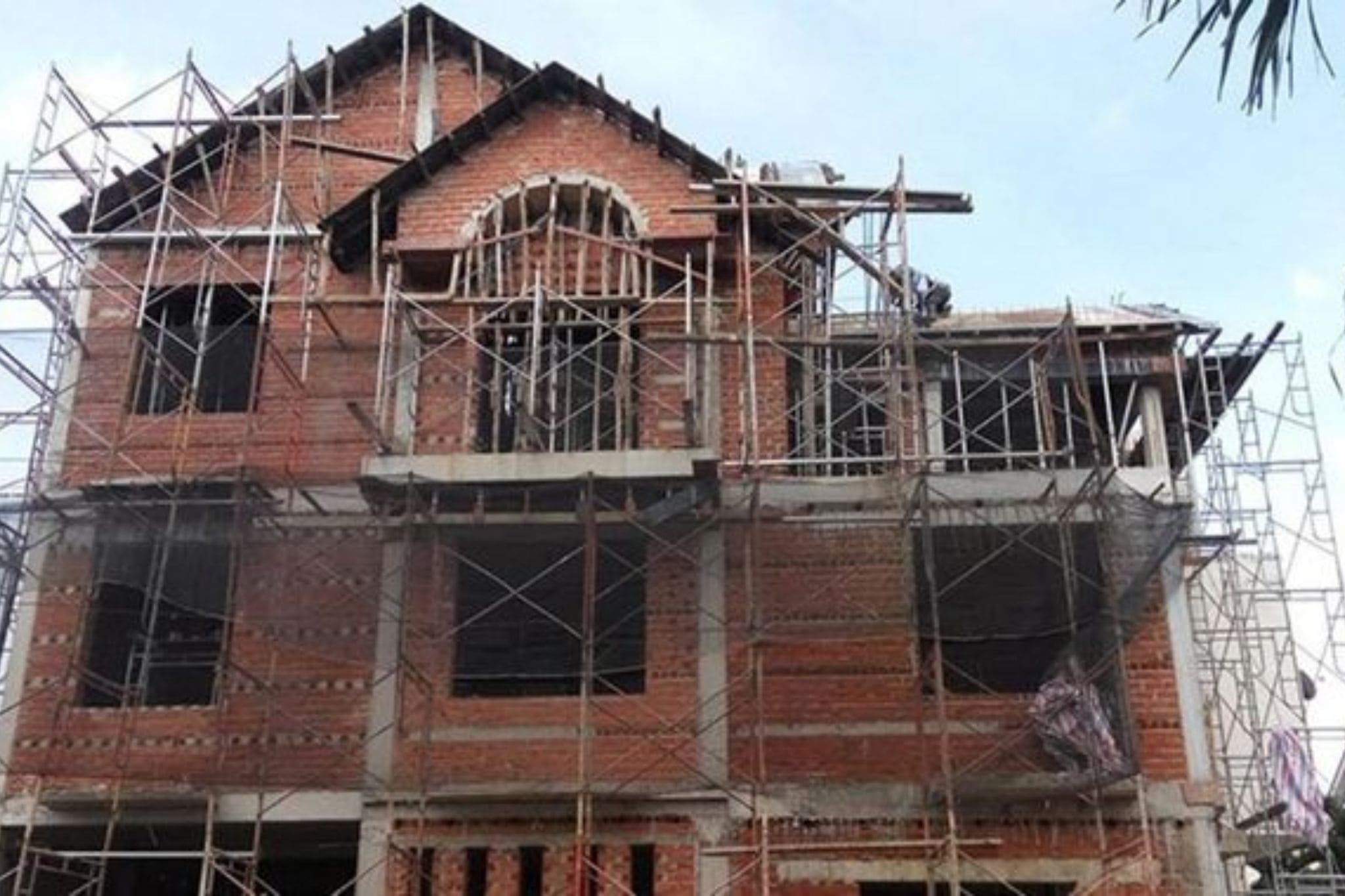 Chi phí xây dựng phần thô và kết cấu