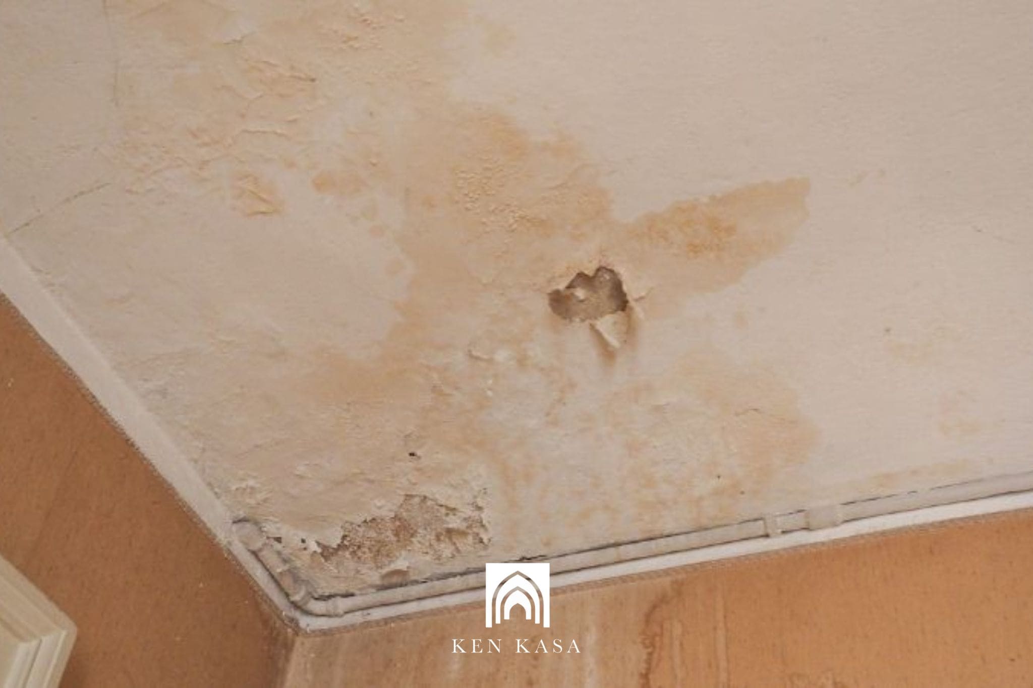 Phòng ngủ có dấu hiệu ẩm mốc hoặc xuống cấp